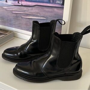 Dr. Martens Chelsea Boot - Smooth Leather